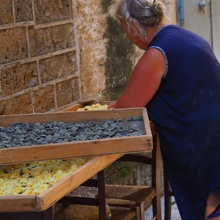 לינה וארוחת בוקר Casa Rossella בארי